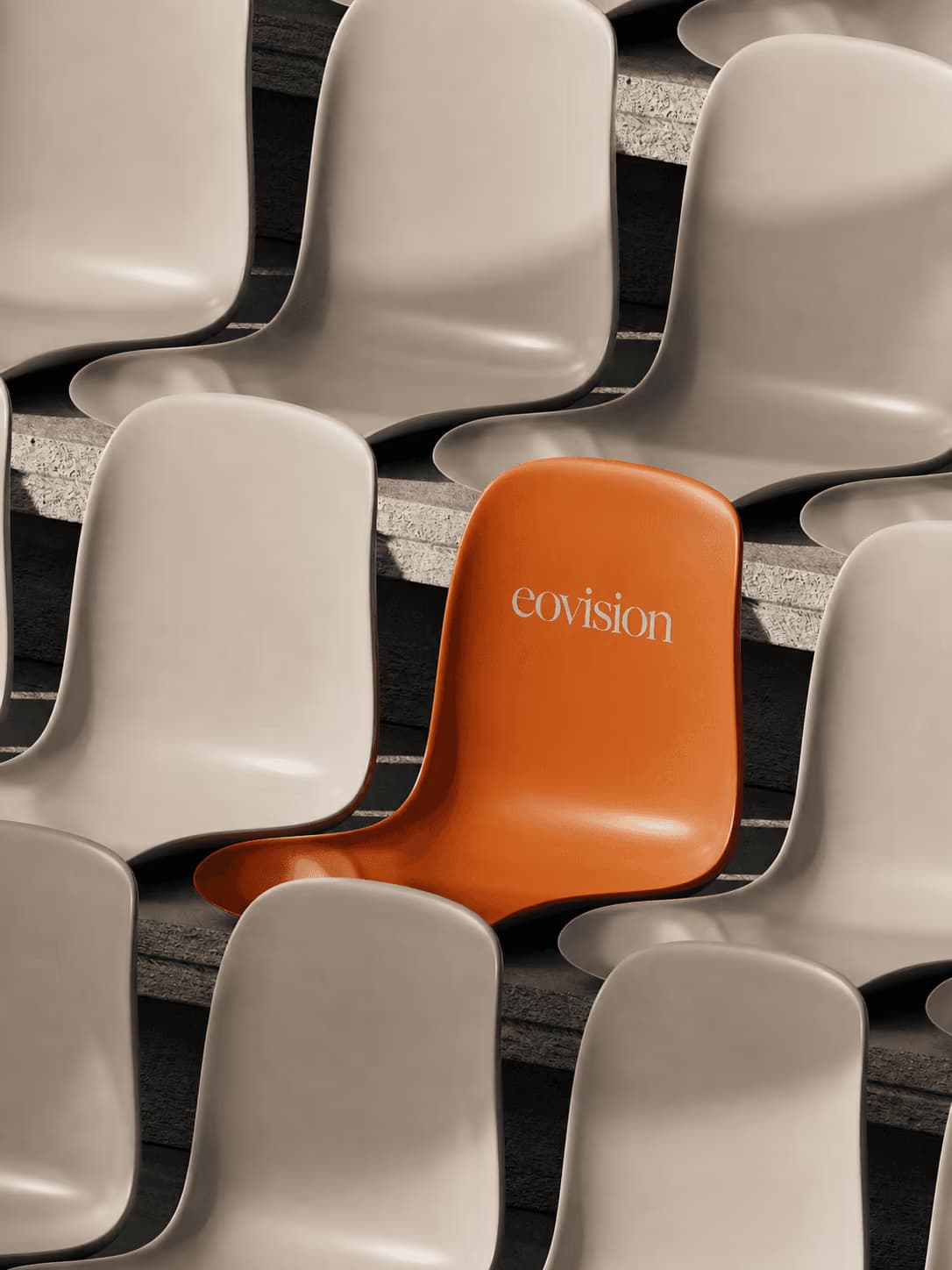 EOVision markalı turuncu koltuk ile mentörlük ve danışmanlığı temsil eden görsel
